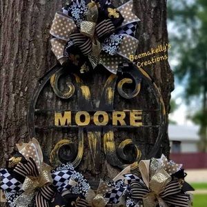 Custom made 20 or 24 inch door hanger/ wreaths